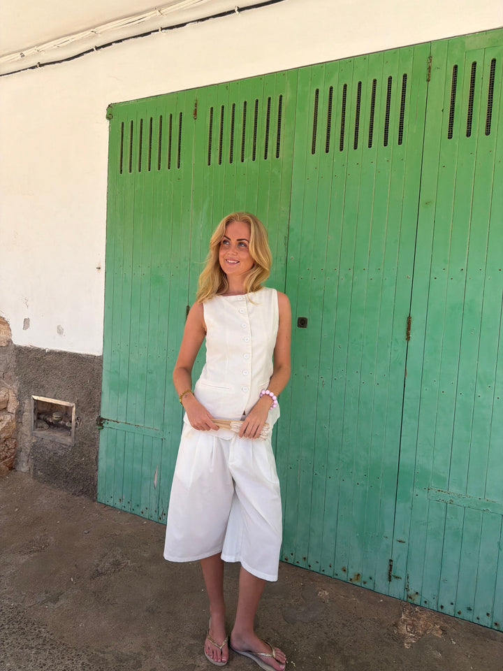 Nora Linen Bermuda Shorts - White