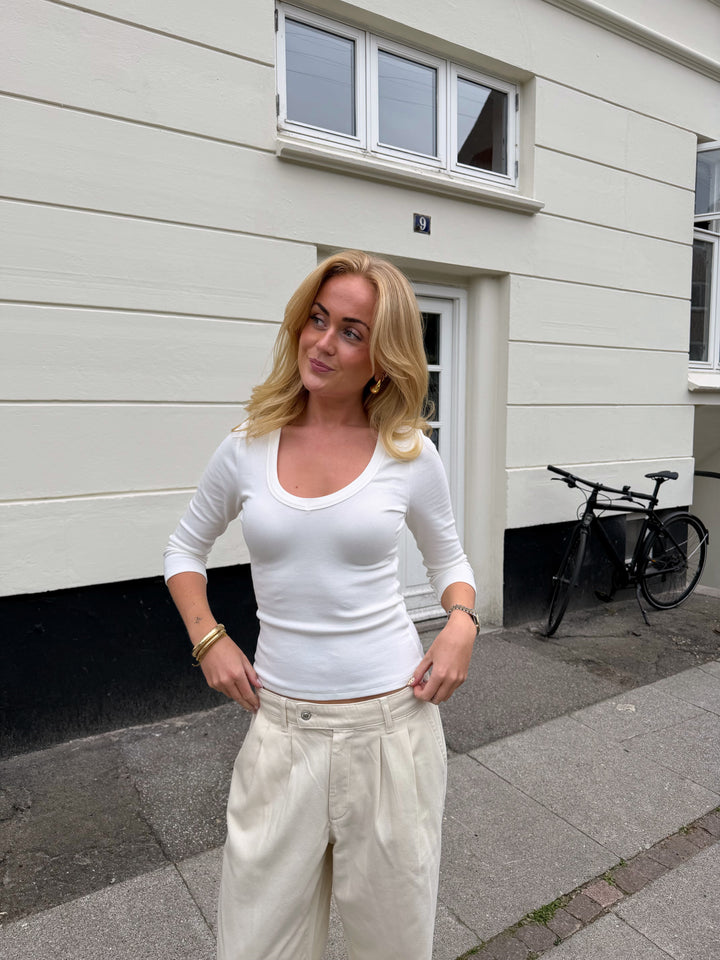 Stinna 3/4 Sleeve V-neck Top - White
