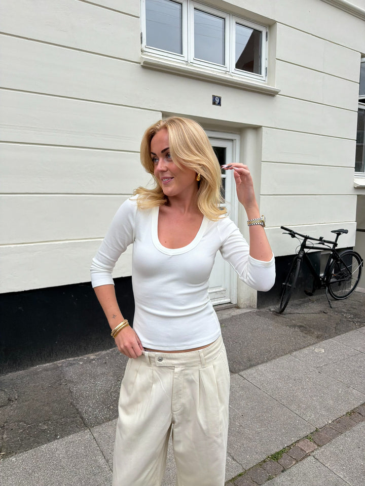 Stinna 3/4 Sleeve V-neck Top - White