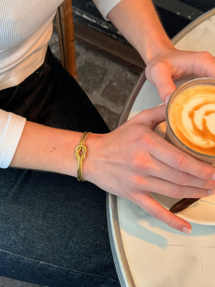 Linea Knot Bracelet - Gold Plated