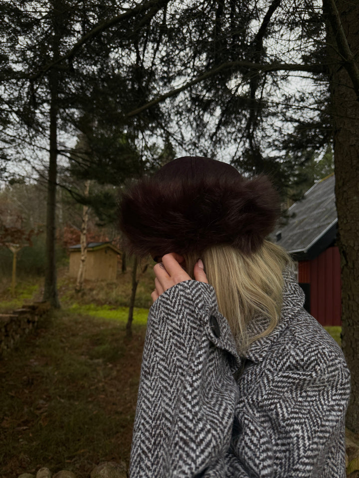 Agnete Shearling Hat - Dark Brown