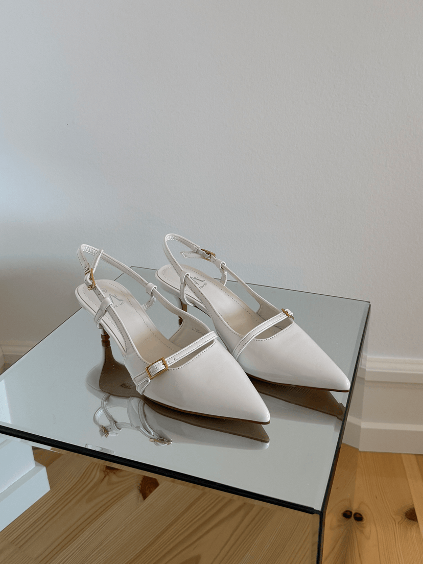 Signe Pumps - White